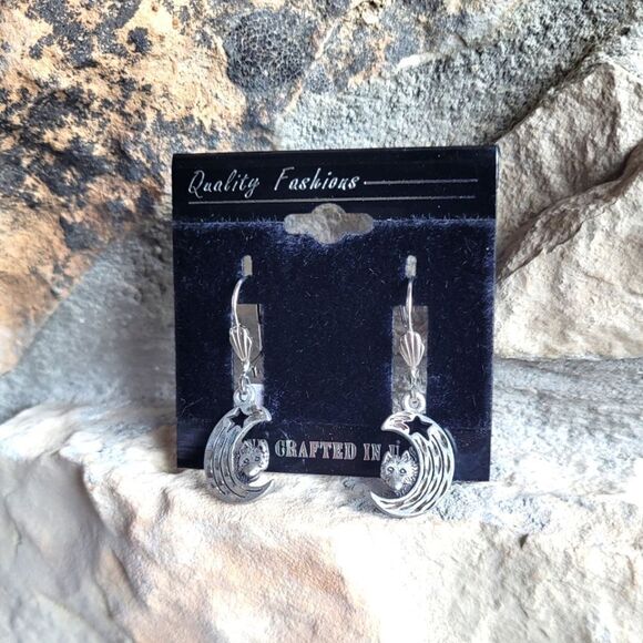 New! Wolf Moon Star Gorgeous Dangle Earrings - Picture 1 of 3